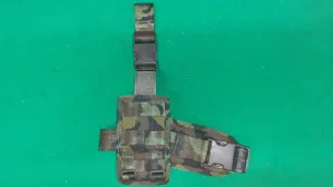 Stehenní závěs Camo pravý