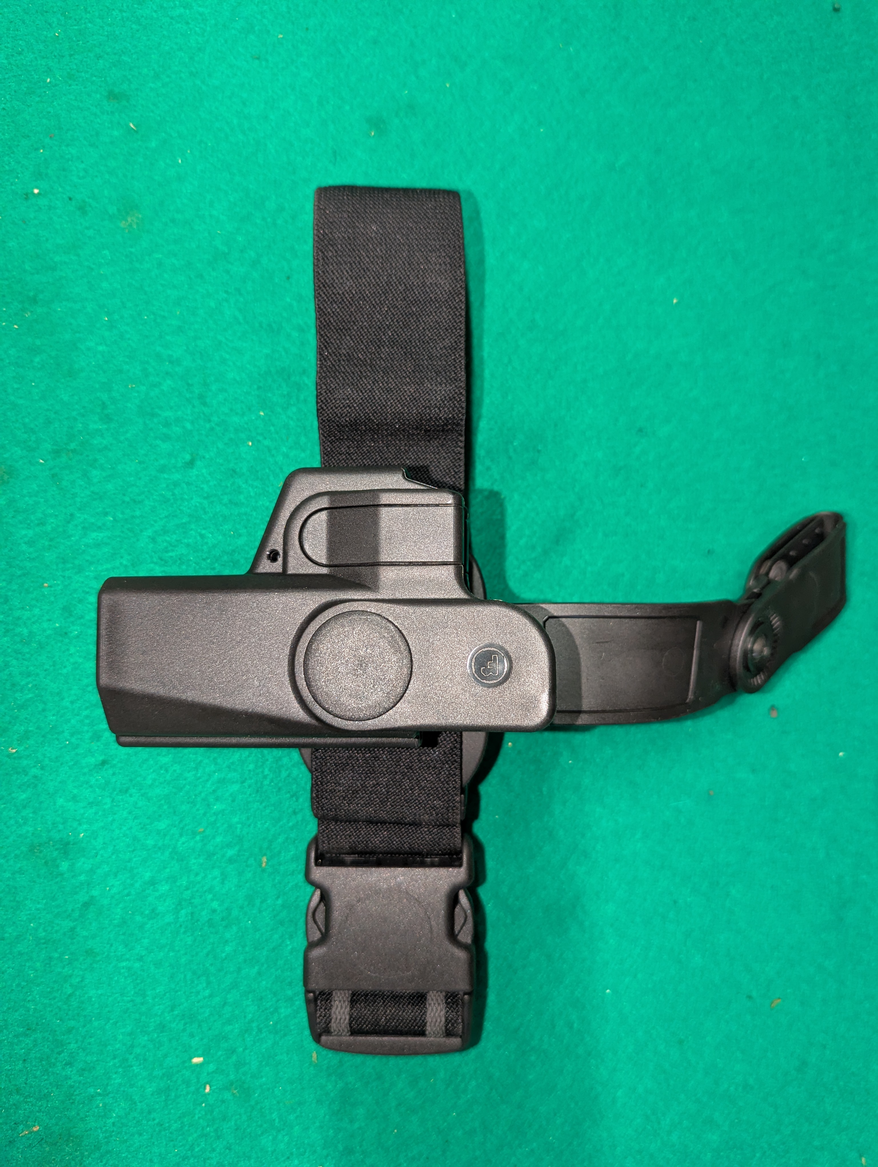 Pistolové pouzdro stehenní BES ML CZ 75 P 07, D Compact Pravé Levé
