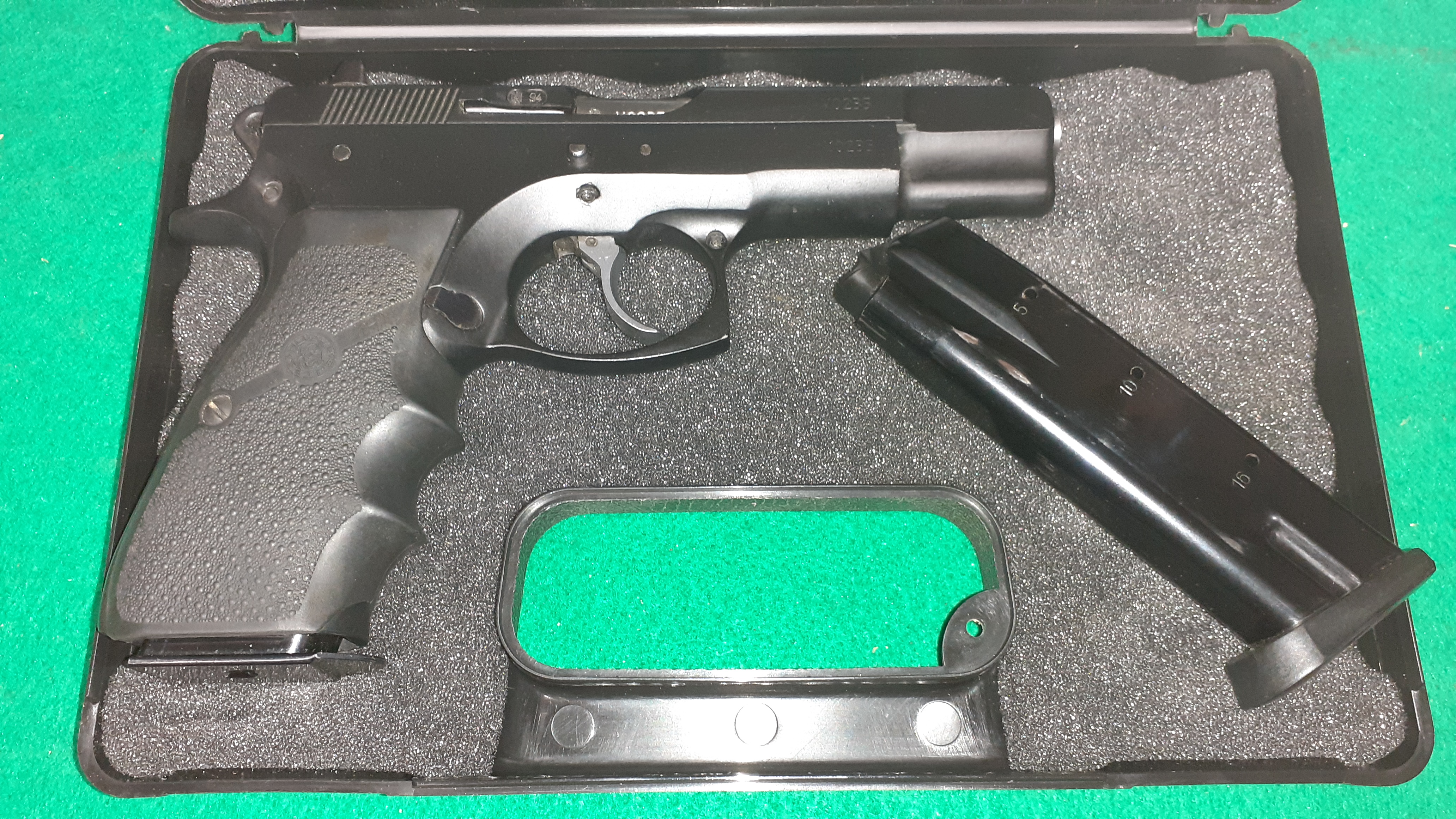 Pistole CZ 75 Hogue Grip