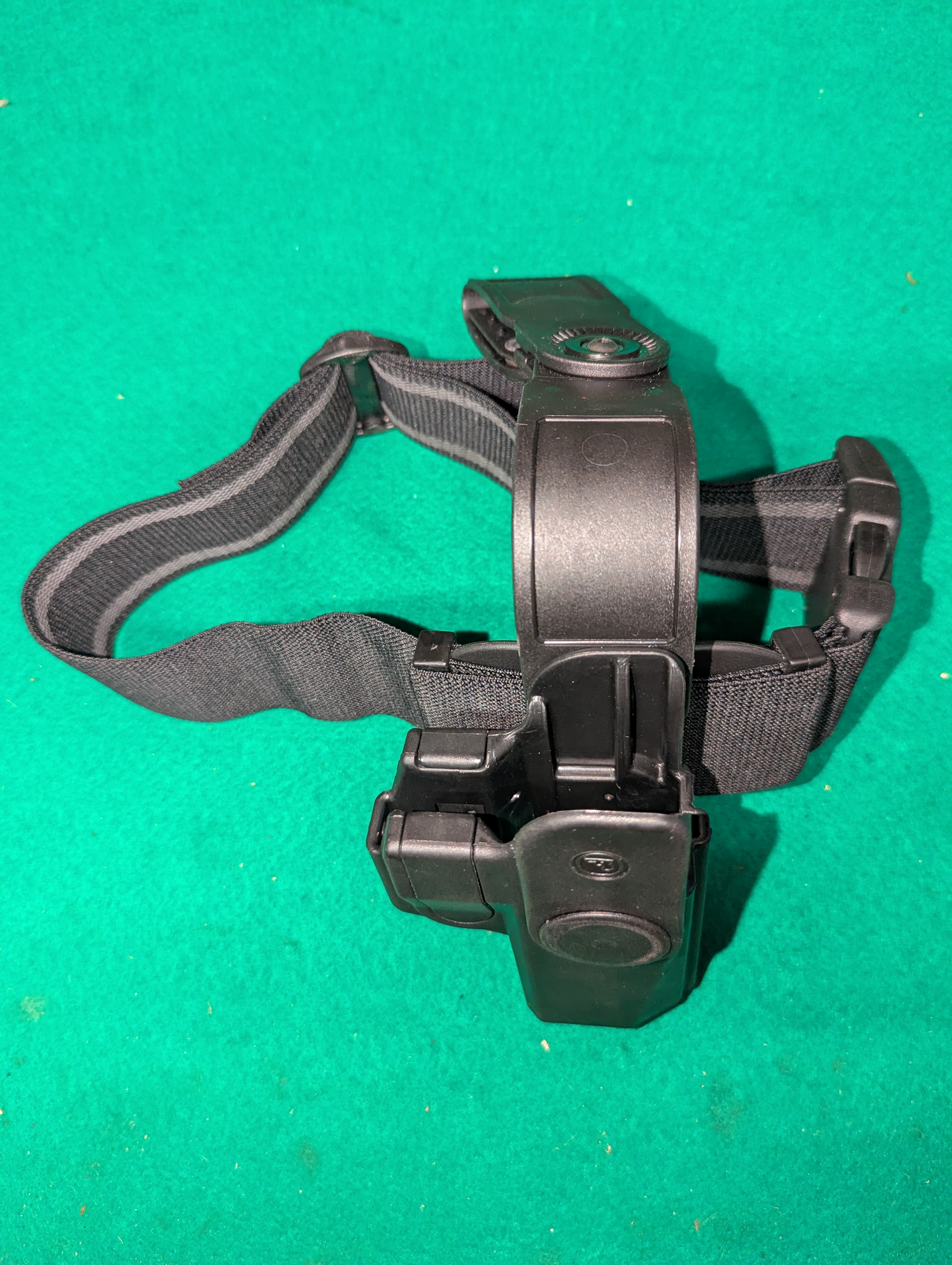 Pistolové pouzdro  stehenní BES ML CZ 75 P 07, D Compact Pravé Levé